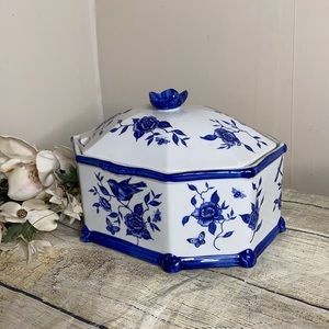 . Cracker Barrel Blue Bliss Tureen with Lid - Farmhouse Country Blue and White S